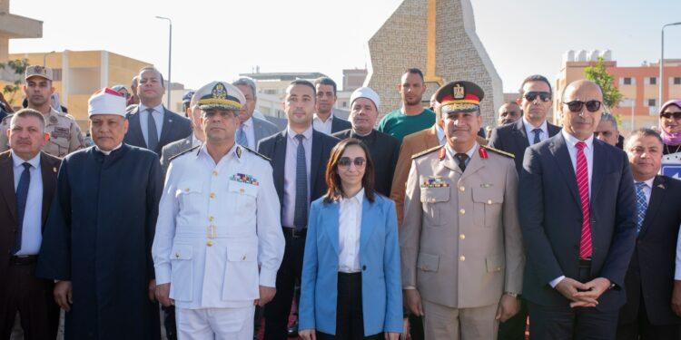 محافظ البحيرة ورئيس جامعة دمنهور يضعان إكليل من الزهور على قبر الجندي المجهول احتفالا بالذكرى الــ 52 لانتصارات أكتوبر المجيدة