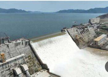 فيضان مفاجئ يُعيد الجدل حول سد النهضة: تحذيرات مصرية من تصريف إثيوبي غير منسق