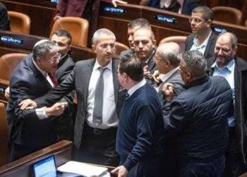 توتر سياسي في إسرائيل بسبب قانون التجنيد وتهديدات بحل الكنيست