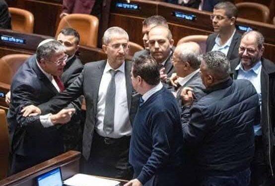 توتر سياسي في إسرائيل بسبب قانون التجنيد وتهديدات بحل الكنيست