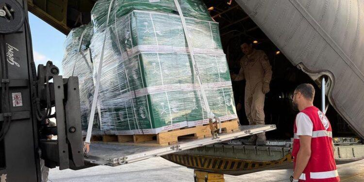 وصول الطائرة الإغاثية السعودية الـ67 لإغاثة الشعب الفلسطيني في قطاع غزة