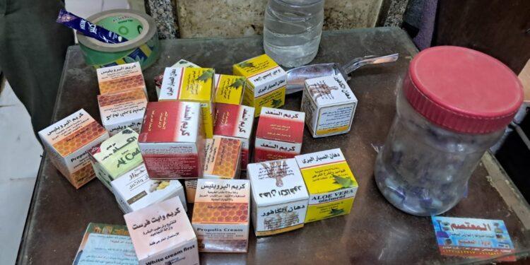 ضبط 36000 عبوة من مستحضرات التجميل والمنظفات منتهى الصلاحية بالقليوبية