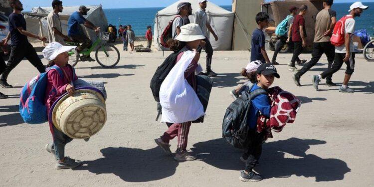 شينخوا : صمود أولي لوقف إطلاق النار في غزة وسط عودة آلاف النازحين إلى الشمال