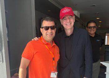 على هامش حضوره قمة السلام.. رئيس الفيفا يرتدي كاب بيك الباتروس دعمًا للسياحة المصرية بشرم الشيخ