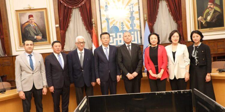 محافظ القاهرة يبحث مع وفد صينى تعزيز التعاون المشترك مع مدينة شنيانغ