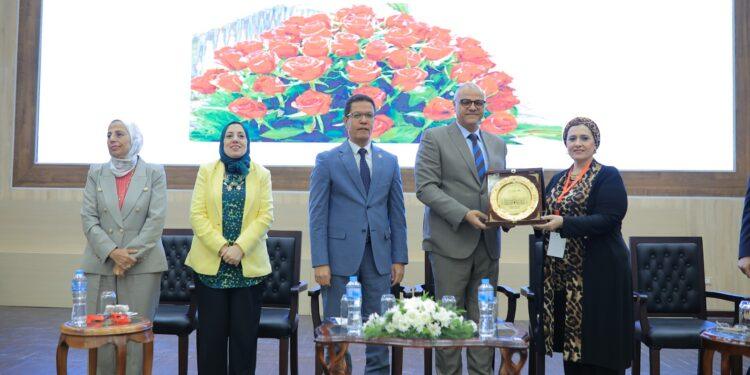 محافظ القليوبية ورئيس جامعة بنها يفتتحان فعاليات المؤتمر السنوي الرابع للدراسات العليا للعلوم الإنسانية