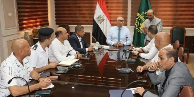 محافظ القليوبية يعقد اجتماعاً لتحديد تعريفة الركوب الجديدة عقب تحريك أسعار الوقود