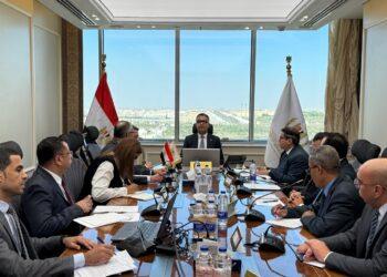 وزير التموين يتابع من غرفة العمليات المركزية استقرار الأسواق وتوافر السلع بعد تطبيق الأسعار الجديدة للمنتجات البترولية.