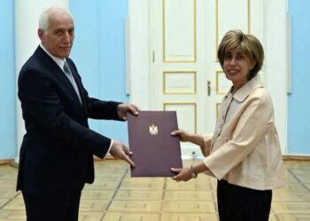 السفيرة المصرية الجديدة بأرمينيا تقدم أوراق اعتمادها إلى الرئيس الأرمينى فاهاجن خاتشاتوريان