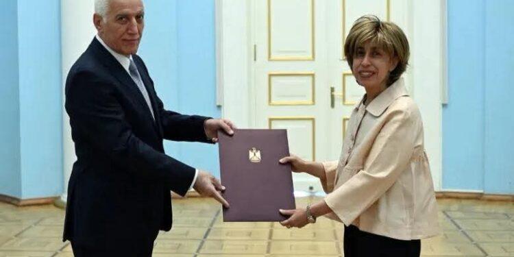 السفيرة المصرية الجديدة بأرمينيا تقدم أوراق اعتمادها إلى الرئيس الأرمينى فاهاجن خاتشاتوريان