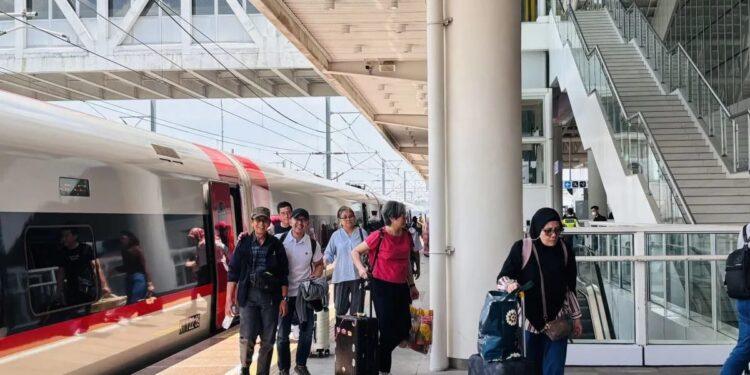 قطار “ووش” فائق السرعة في إندونيسيا يتخطى حاجز 12 مليون مسافر