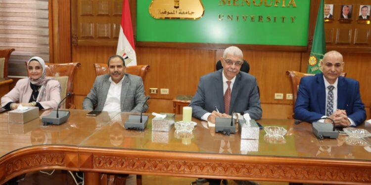 رئيس جامعة المنوفية يعقد اجتماعًا هاماً لتعزيز الحوكمة الإلكترونية بكليات وقطاعات الجامعة