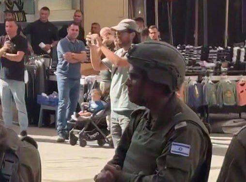 غارات إسرائيلية تقتل 26 فلسطينيًا في غزة رغم سريان الهدنة.. وتل أبيب تعلن استئناف إدخال المساعدات تحت ضغط أمريكي