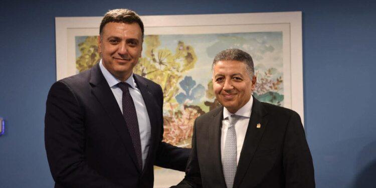 سفير مصر في أثينا يلتقى مع وزير الشئون البحرية والجزر