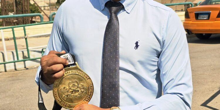 بطل العالم مصطفى أبو الطاهر يستعد لإلقاء الكلمة الافتتاحية في مؤتمر الرياضة تجمعنا دعمًا لفلسطين