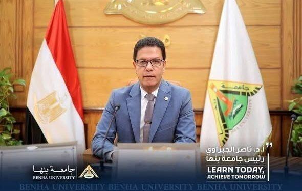 رئيس جامعة بنها يهنيء الباحث بلال سالم بمناسبة اكتشاف عالمي جديد في مجال الحفريات الفقارية