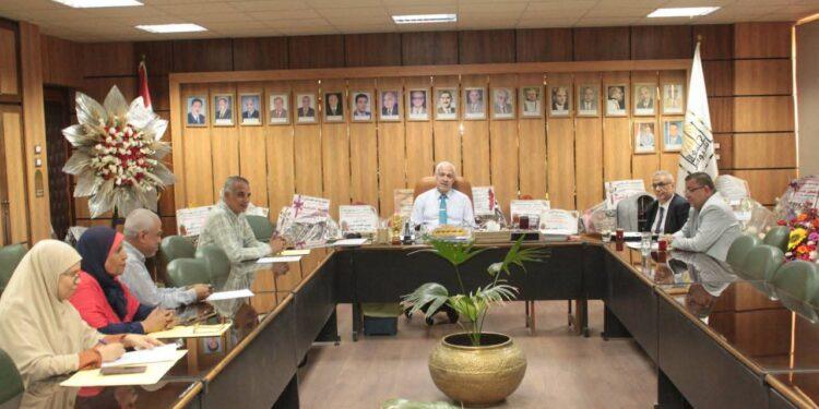 برئاسة الدكتور احمد عبدالمولى نائب رئيس جامعة أسيوط اجتماع مجلس إدارة صندوق التكافل الاجتماعي للطلاب لدعم غير القادرين