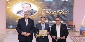 وكيل صحة الدقهلية يهنئ مدير مستشفى صدر المنصورة لتكريمه من مستشار رئيس الجمهورية
