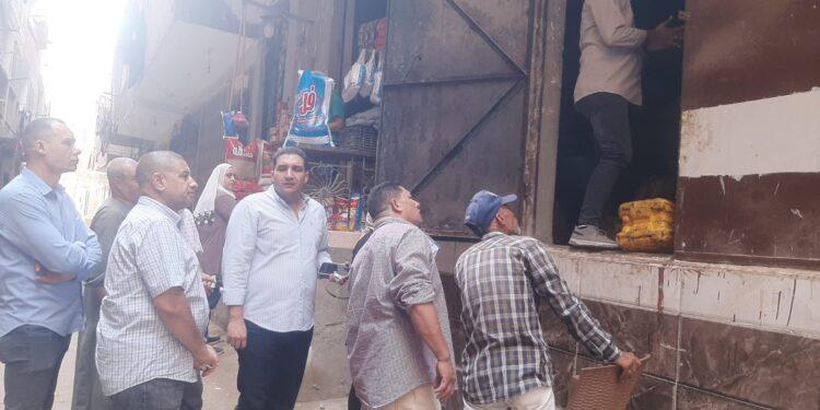 محافظ القليوبية يوجّه حملة تموينية مكبرة تضبط 2800 لتر من زيوت السيارات مجهولة المصدر داخل مخزن غير مرخص بالخانكة