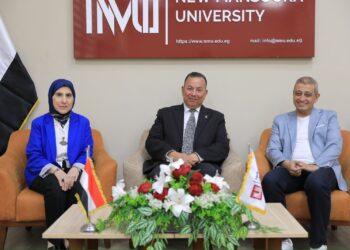 رئيس جامعة المنصورة الجديدة يتفقد معامل كلية الطب ويشهد إطلاق مبادرة “NMU-Go Green” لتعزيز الوعي البيئي والصحي