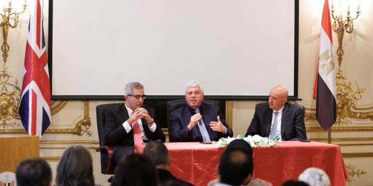 وزير التعليم العالي يشارك في مؤتمر “Going Global” بلندن ويجتمع مع الطلاب المصريين الدارسين بالمملكة المتحدة ومسؤولي شركة “Pearson”