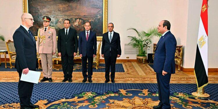 سفير بيلاروسيا، يفغيني سوبوليفسكي الجديد فى مصر ، يقدم أوراق اعتماده للرئيس السيسى