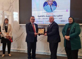 سفير فنزويلا بمصر يزور المعهد العالي للغات بمدينة السادس من أكتوبر