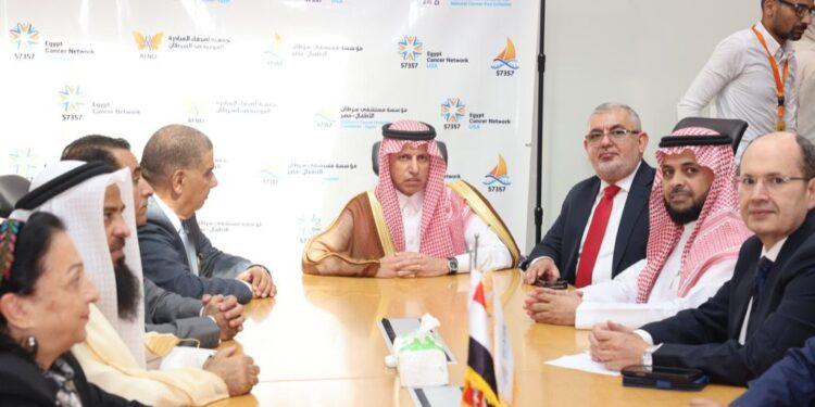 العتيبي يترأس وفد البرلمان العربي خلال زيارة مستشفى سرطان الأطفال في مصر