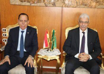 رئيس جامعة المنوفية يستقبل رئيس محكمة شبين الكوم ورئيس لجنة متابعة الانتخابات بالمنوفية لمتابعة استعدادات الجامعة لانتخابات مجلس النواب وتعزيز التعاون مع مؤسسات الدولة لإنجاح العملية الانتخابية