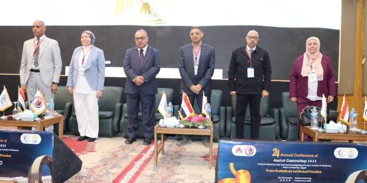 انطلاق فعاليات المؤتمر السنوي الرابع والعشرين لقسم طب المناطق الحارة والجهاز الهضمي بكلية الطب بجامعة أسيوط(صور)