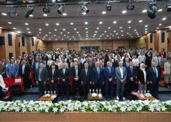 الجامعة اليابانية تكرم رئيس هيئة الجايكا تقديرًا لدعمه التعاون المصري الياباني
