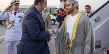 ذي يزن بن هيثم وصل إلى القاهرة للمشاركة في افتتاح المتحف المصري الكبير