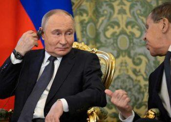 لأول مرة.. بوتين يكسر الصمت ويعلق على شائعة خلافه مع لافروف