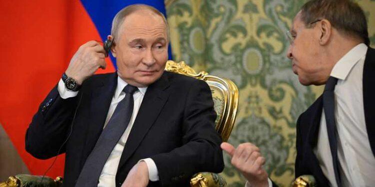 لأول مرة.. بوتين يكسر الصمت ويعلق على شائعة خلافه مع لافروف