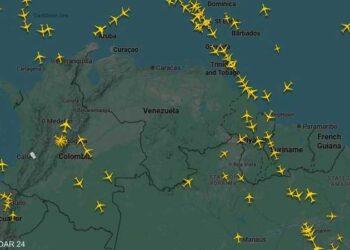 الطائرات تتجنب أجواء فنزويلا تحسبا لهجوم أميركي
