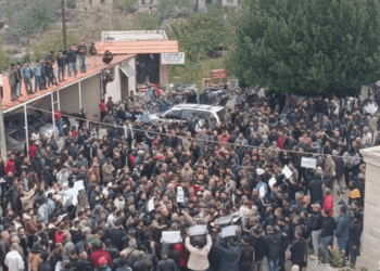 سوريا.. مظاهرات في الساحل وحمص وانتشار لقوى الأمن