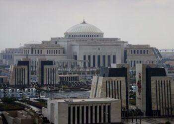 انطلاق انتخابات مجلس النواب وانسحاب مرشحة بشكل مفاجئ