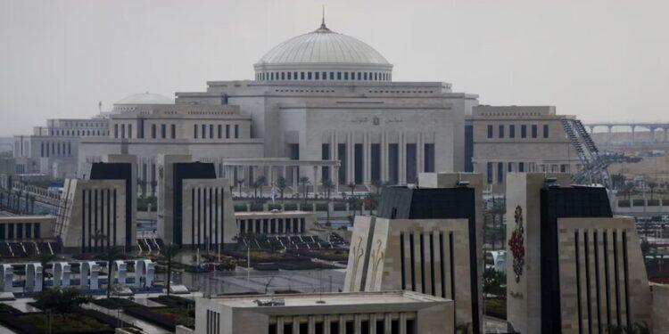 انطلاق انتخابات مجلس النواب وانسحاب مرشحة بشكل مفاجئ