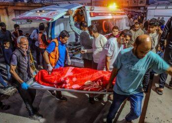 قصف إسرائيلي يوقع قتلى وجرحى ويزيد الأعباء الإنسانية في قطاع غزة (صور)