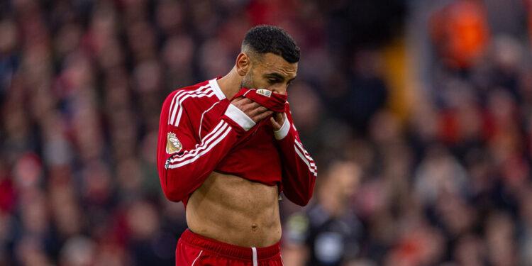 دموع محمد صلاح بعد هزيمة ليفربول أمام آيندهوفن.. أسوأ سلسلة نتائج منذ 1954