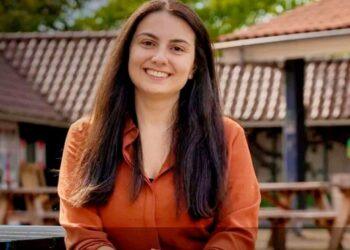 آني زالينيان أول عضو برلمان من أصل أرمني في البرلمان الهولندي.