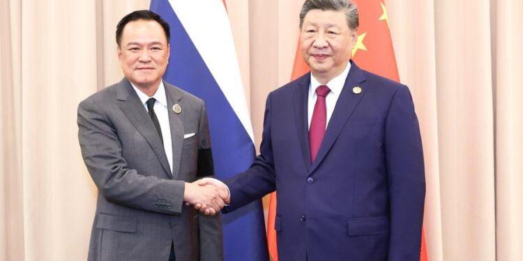 شي يقول إن الصين مستعدة لتعزيز تضافر استراتيجيات التنمية مع تايلاند ومشاركة تجربة التنمية في العصر الجديد