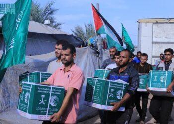 مركز الملك سلمان للإغاثة يواصل عطاءه الإنساني في منطقة مواصي رفح جنوب غزة