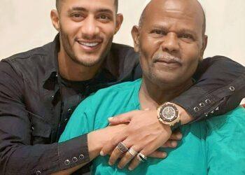 السفير الحبيب النوبي يعزي محمد رمضان في وفاة والده