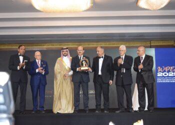 رئيس جامعة مدينة السادات يتسلم جائزة “الكنانة” في نسختها الثانية تتويجاً للإنجاز العلمي والوطني