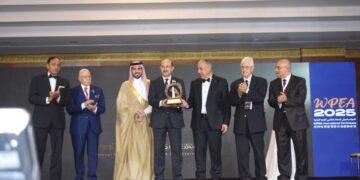 رئيس جامعة مدينة السادات يتسلم جائزة “الكنانة” في نسختها الثانية تتويجاً للإنجاز العلمي والوطني