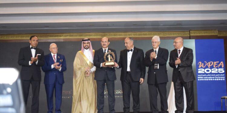 رئيس جامعة مدينة السادات يتسلم جائزة “الكنانة” في نسختها الثانية تتويجاً للإنجاز العلمي والوطني