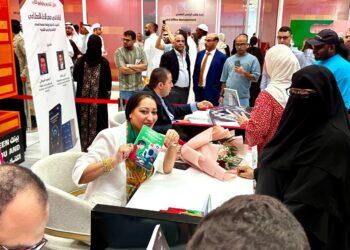 توقيع كتاب الصحة النفسية في عصر الإدمان الرقمي للدكتورة إيمان فؤاد في معرض الشارقة الدولي للكتاب