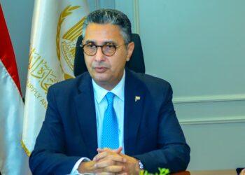 وزير التموين والتجارة الداخلية بدء طرح الزيوت الحره بأسعار مخفضة من انتاج الشركة القابضة للصناعات الغذائية بسلسلة هايبر وان.