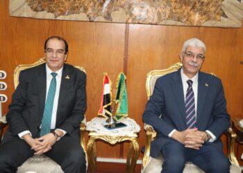 رئيس جامعة المنوفية يلتقي الدكتور أحمد الشعراوي ويهنئه بعضوية مجلس الشيوخ